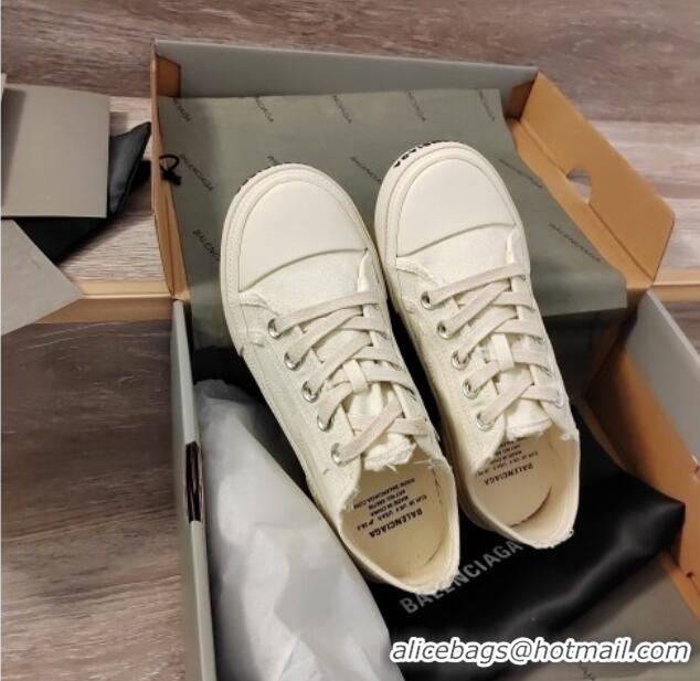 Pretty Style Balenciaga Paris Low-top Sneakers in Destroyed Canvas White 524037