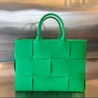 Famous Brand Bottega Veneta Medium Arco Tote Bag in Intrecciato Leather 729244 Parakeet Green 2023