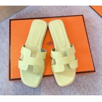 1:1 aaaaa Hermes Classic Oran Flat Slide Sandals in Calf Leather Light Yellow 711105