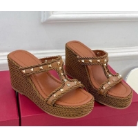 Trendy Design Valentino Rockstud Wedge Slide Sandals 9cm in Calfskin Brown 718030