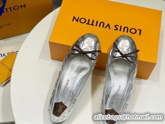 Modern Louis Vuitton Nina Flat Ballerinas in Metallic Monogram Leather Silver 725057