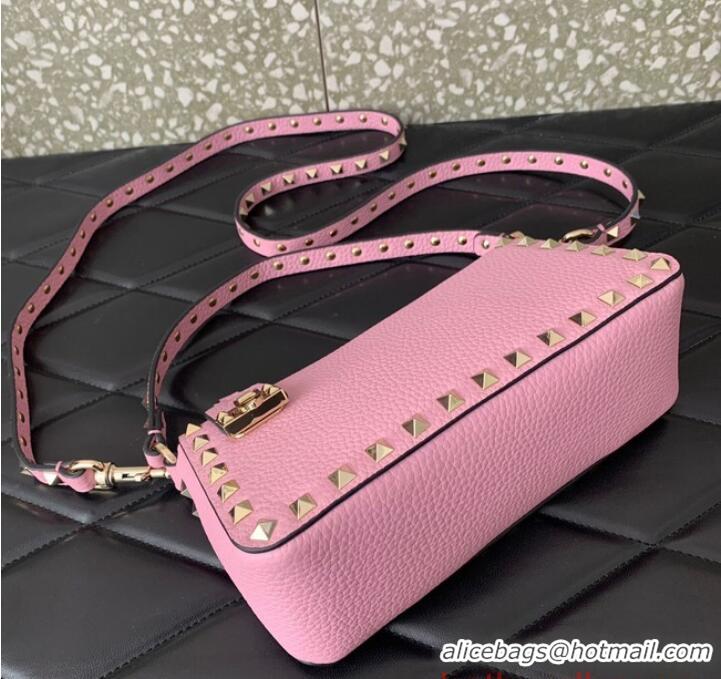 Promotional Grade VALENTINO Rockstud small grain calfskin messenger bag YS097 pink