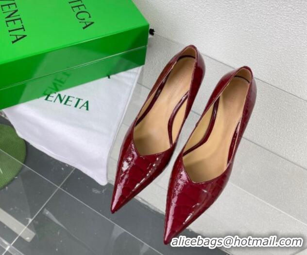 Trendy Design Bottega Veneta Punta Pumps 9cm in Croc-embossed glossy leather Cherry Red 0718016