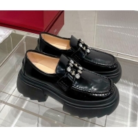 Pretty Style Roger Vivier Wallaviv Strass Buckle Loafers in Patent Leather Black 2238334