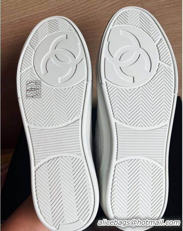 ​New Style Chanel Calfskin Womens Low-Top CC Sneakers CH8760 White