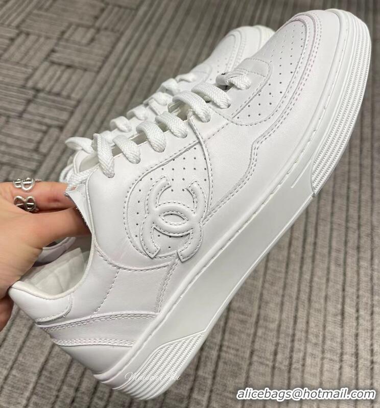 ​New Style Chanel Calfskin Womens Low-Top CC Sneakers CH8760 White