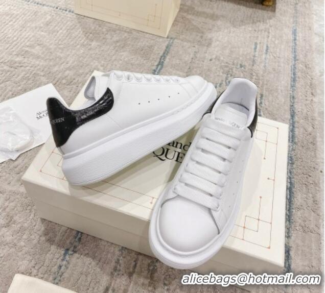 Sumptuous Alexander McQueen Oversized Sneakers with Stone-embossed Heel White/Black 614091