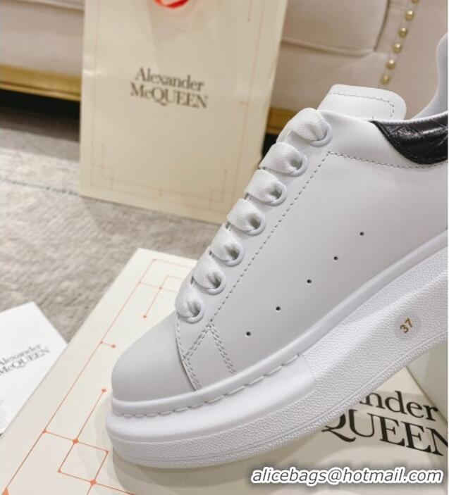 Sumptuous Alexander McQueen Oversized Sneakers with Stone-embossed Heel White/Black 614091