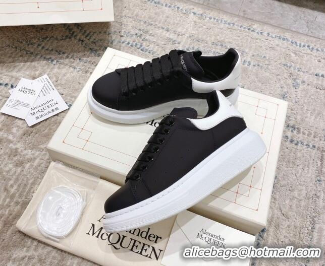 Beautiful Alexander McQueen Oversized Sneakers with Calf Leather Heel White/Black 614106