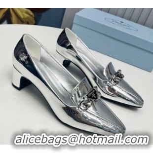 Good Looking Prada Patent Leather Pointed Pumps 4.5cm with Logo Chain Silver 821097