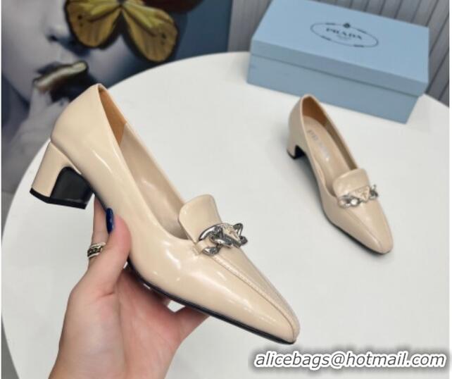 Best Product Prada Patent Leather Pointed Pumps 4.5cm with Logo Chain Nude 821098