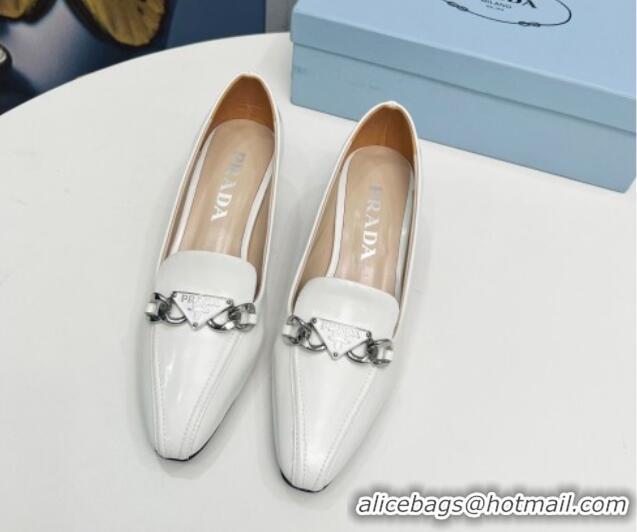 Pretty Style Prada Patent Leather Pointed Pumps 4.5cm with Logo Chain White 821099