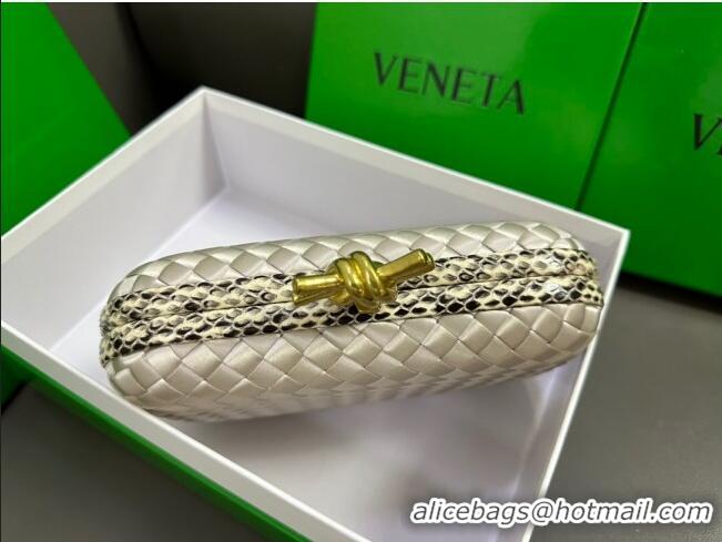 Buy Discount Bottega Veneta Knot Minaudiere Clutch in Intreccio Fabric 717622 Off-white 2023