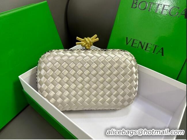 Buy Discount Bottega Veneta Knot Minaudiere Clutch in Intreccio Fabric 717622 Off-white 2023