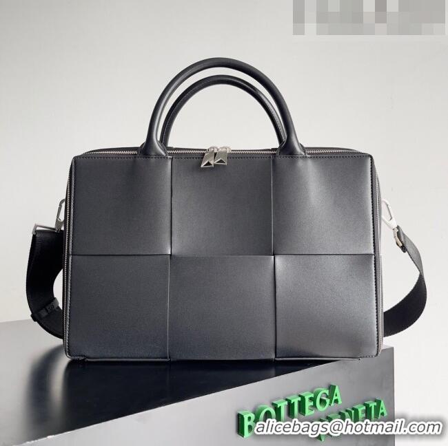 Luxurious Bottega Veneta Arco Briefcase in Intreccio Leather 680120 Black 2023