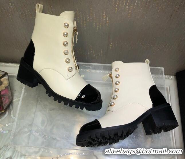 Best Product Chanel Calfskin Ankle Boots with Pearls and Zip White 819076