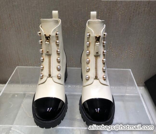 Best Product Chanel Calfskin Ankle Boots with Pearls and Zip White 819076