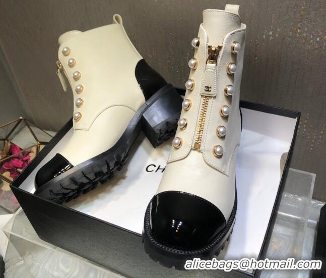 Best Product Chanel Calfskin Ankle Boots with Pearls and Zip White 819076