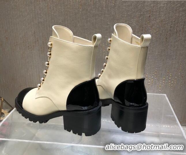 Best Product Chanel Calfskin Ankle Boots with Pearls and Zip White 819076