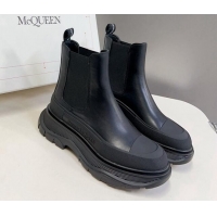 Charming Alexander McQueen Tread Slick Ankle Boot in Leather All Black 926003