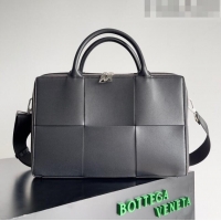 Luxurious Bottega Veneta Arco Briefcase in Intreccio Leather 680120 Black 2023