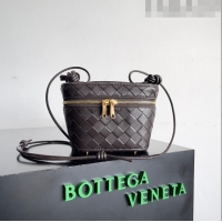 Well Crafted Bottega Veneta Mini Intrecciato Vanity Case 743551 Chocolate 2023