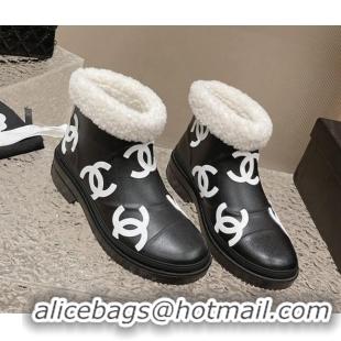 Luxurious Chanel Wool and CC Rubber Rain Boots Black/White 1025093