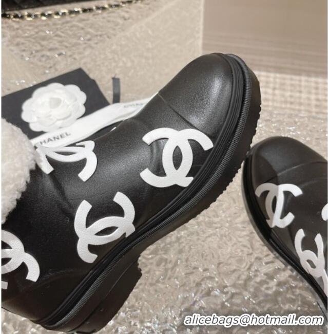 Luxurious Chanel Wool and CC Rubber Rain Boots Black/White 1025093