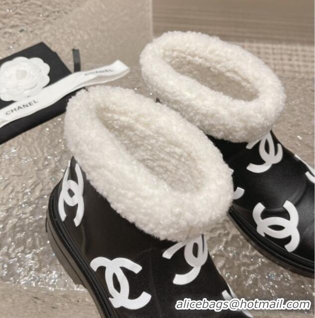 Luxurious Chanel Wool and CC Rubber Rain Boots Black/White 1025093