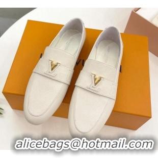 Sumptuous Louis Vuitton LV Capri Loafers in Grained Leather White 104002