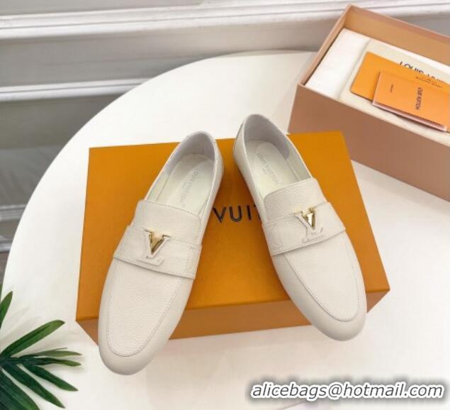 Sumptuous Louis Vuitton LV Capri Loafers in Grained Leather White 104002