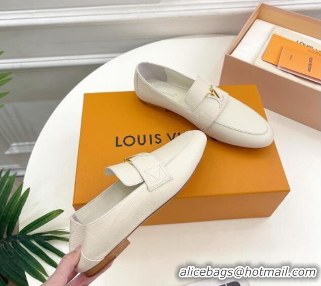 Sumptuous Louis Vuitton LV Capri Loafers in Grained Leather White 104002