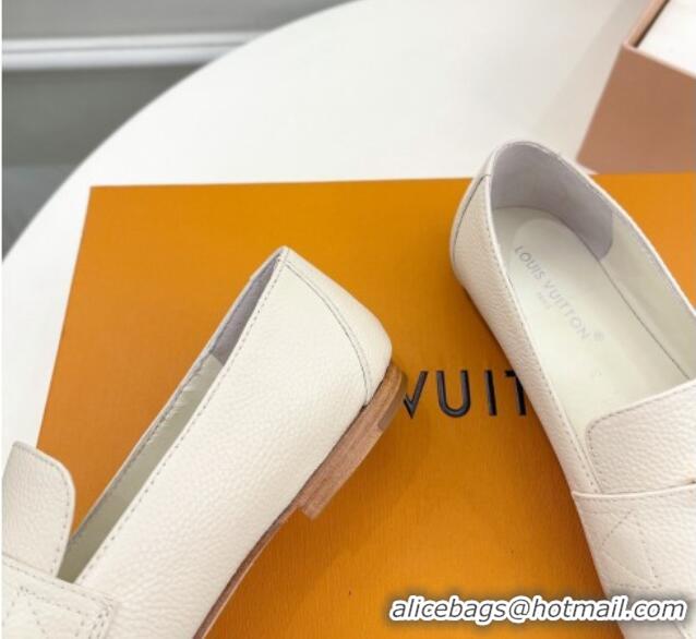 Sumptuous Louis Vuitton LV Capri Loafers in Grained Leather White 104002