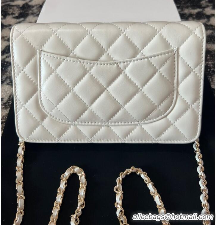 Promotional Chanel CLASSIC WALLET ON CHAIN AP0250 White