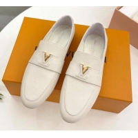 Sumptuous Louis Vuitton LV Capri Loafers in Grained Leather White 104002