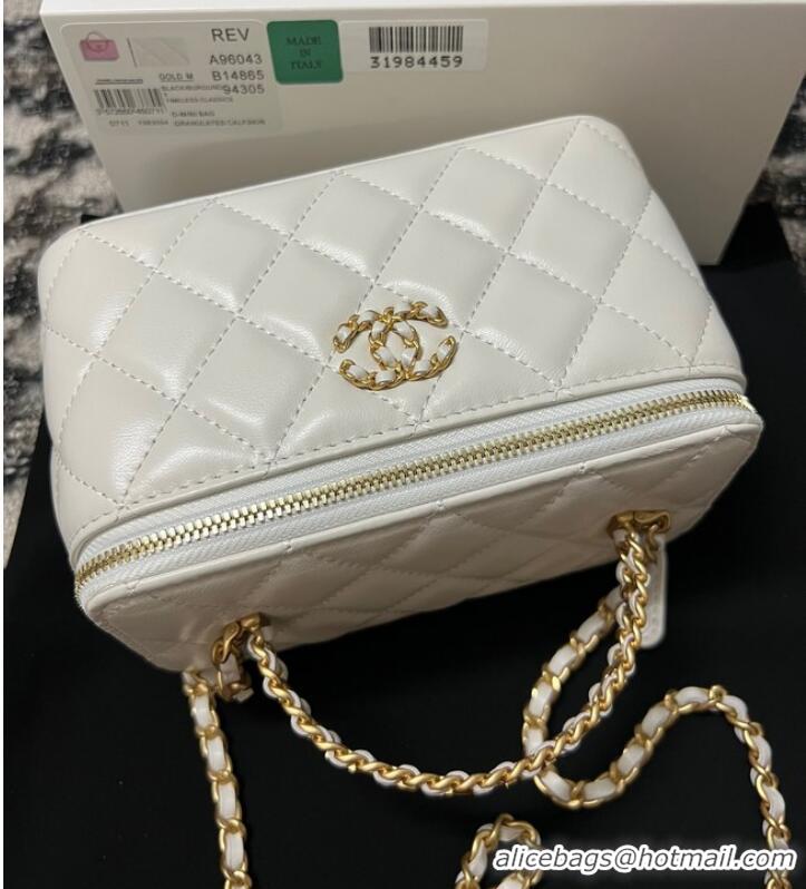 Famous Brand CHANEL CLUTCH WITH CHAIN AP3747 white