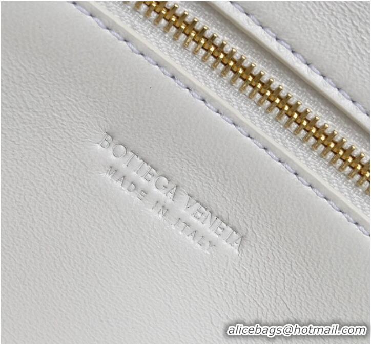 Well Crafted Bottega Veneta Long Clutch Andiamo With Handle 741511 White