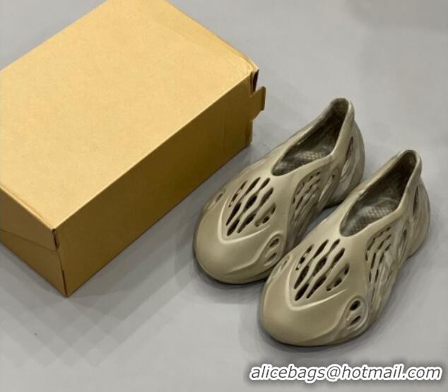 Durable adidas Yeezy Foam RNNR Rubber Sneakers 821128 Khaki Grey