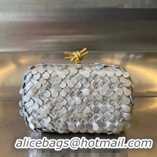 Low Cost Bottega Veneta Knot Clutch Bag in Intrecciato Lamina Leather 717622 Silver1/Gold 2023