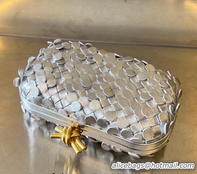 Low Cost Bottega Veneta Knot Clutch Bag in Intrecciato Lamina Leather 717622 Silver1/Gold 2023