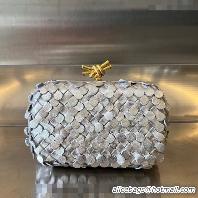 Low Cost Bottega Veneta Knot Clutch Bag in Intrecciato Lamina Leather 717622 Silver1/Gold 2023