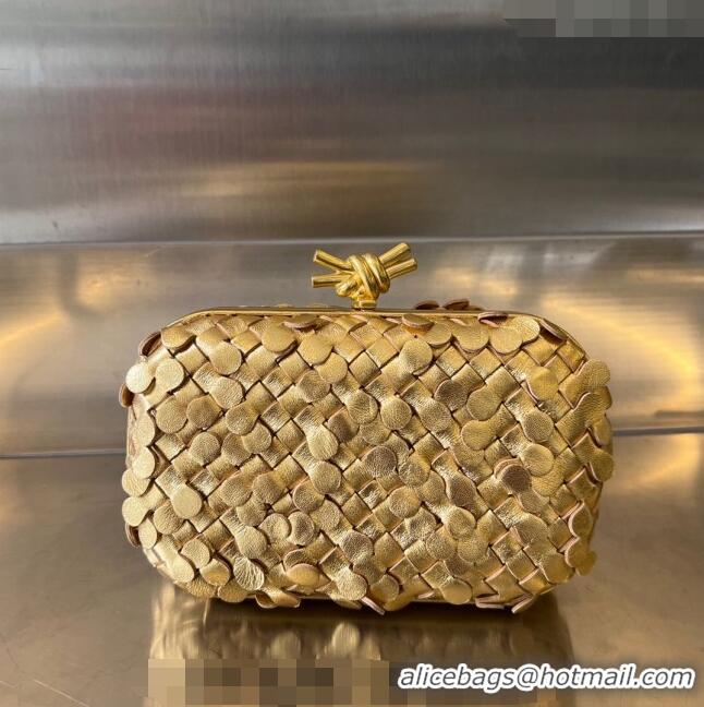 Super Quality Bottega Veneta Knot Clutch Bag in Intrecciato Lamina Leather 717622 All Gold 2023