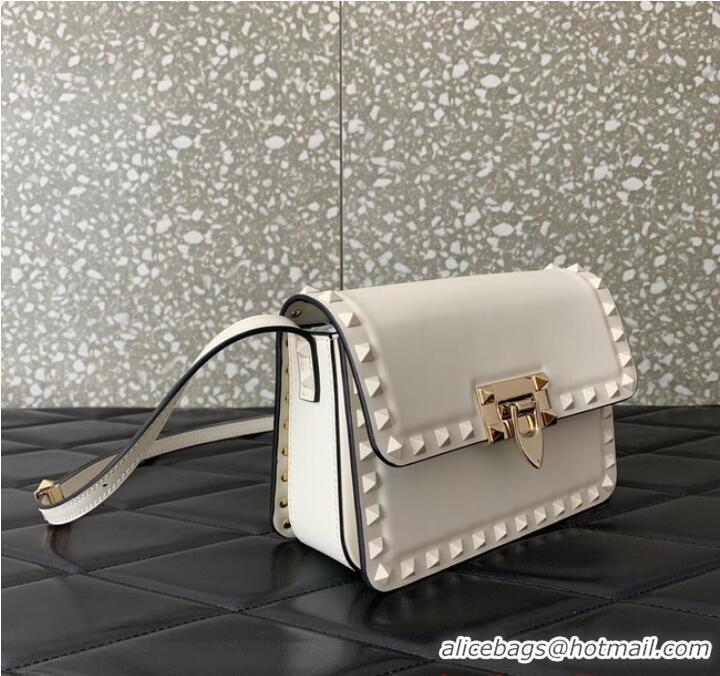 Trendy Design VALENTINO GARAVANI ROCKSTUD23 Small calfskin bag ZS098 White