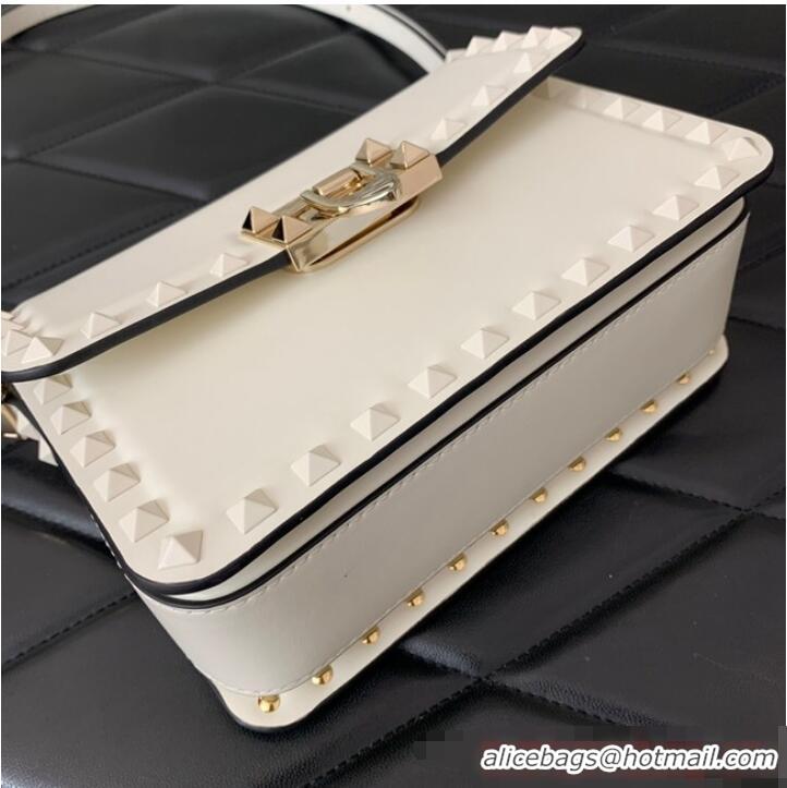 Trendy Design VALENTINO GARAVANI ROCKSTUD23 Small calfskin bag ZS098 White