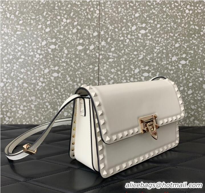 Top Quality VALENTINO GARAVANI ROCKSTUD23 calfskin bag AZS098 White