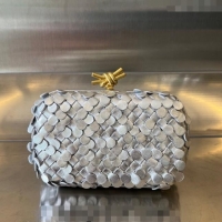 Low Cost Bottega Veneta Knot Clutch Bag in Intrecciato Lamina Leather 717622 Silver1/Gold 2023