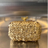 Super Quality Bottega Veneta Knot Clutch Bag in Intrecciato Lamina Leather 717622 All Gold 2023