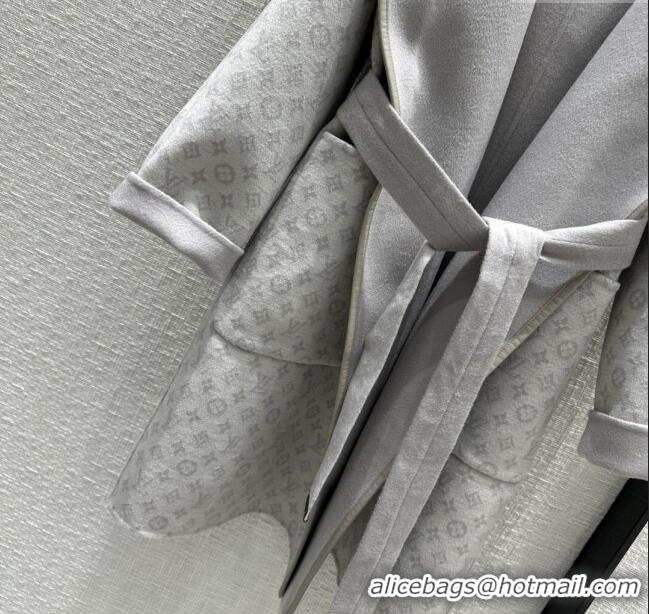 Most Popular Louis Vuitton FLIGHT MODE Reversible Signature Hooded Wrap Coat 1AC02P Grey 2023