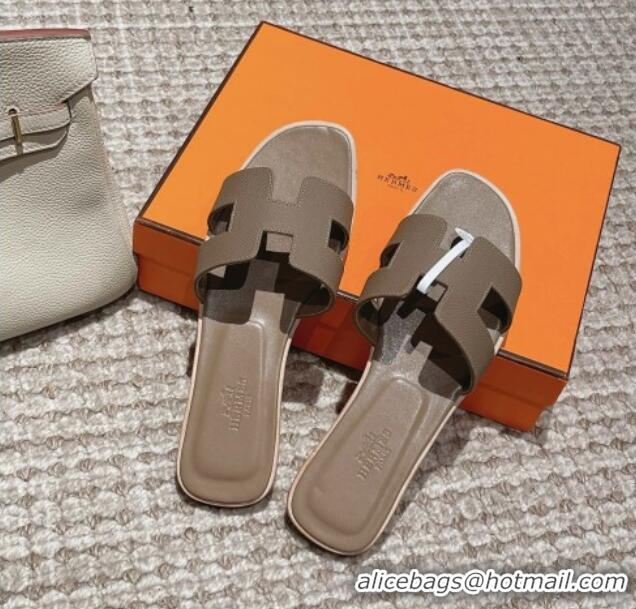 Luxurious Hermes Classic Oran Flat Slide Sandals in Palm Grained Leather Grey 0123045