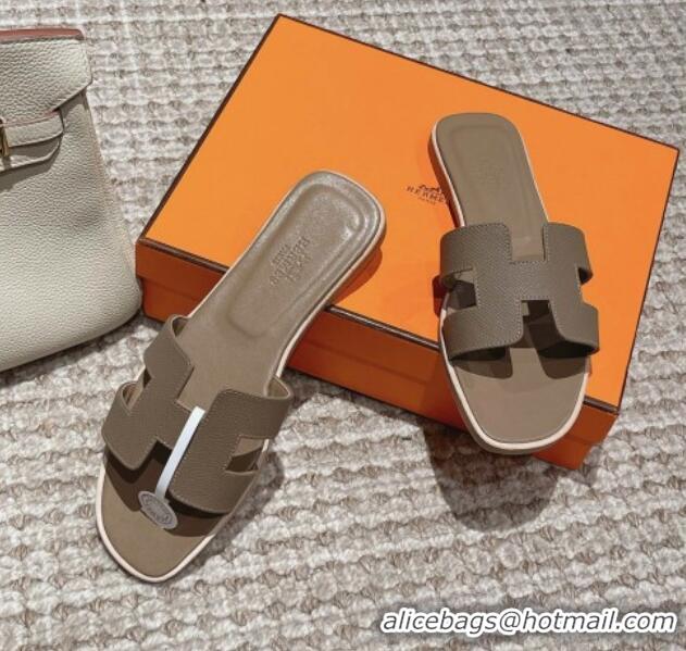 Luxurious Hermes Classic Oran Flat Slide Sandals in Palm Grained Leather Grey 0123045